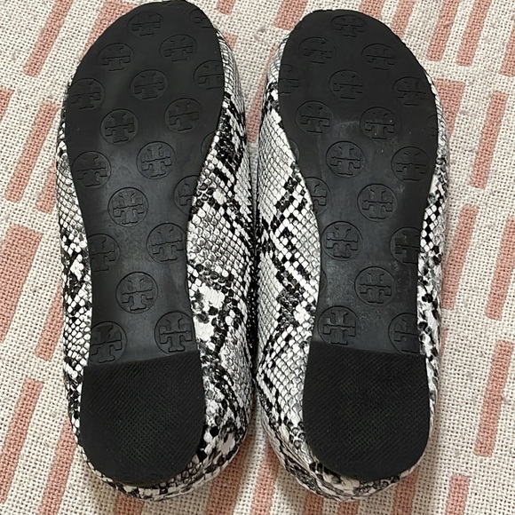 Tory Burch Snake Flats Size 8 black and white - Picture 12 of 14